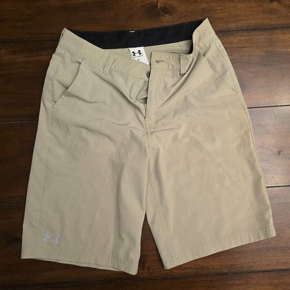 Under Armour boys' Khaki golf Performance Chino light weight shorts size 16